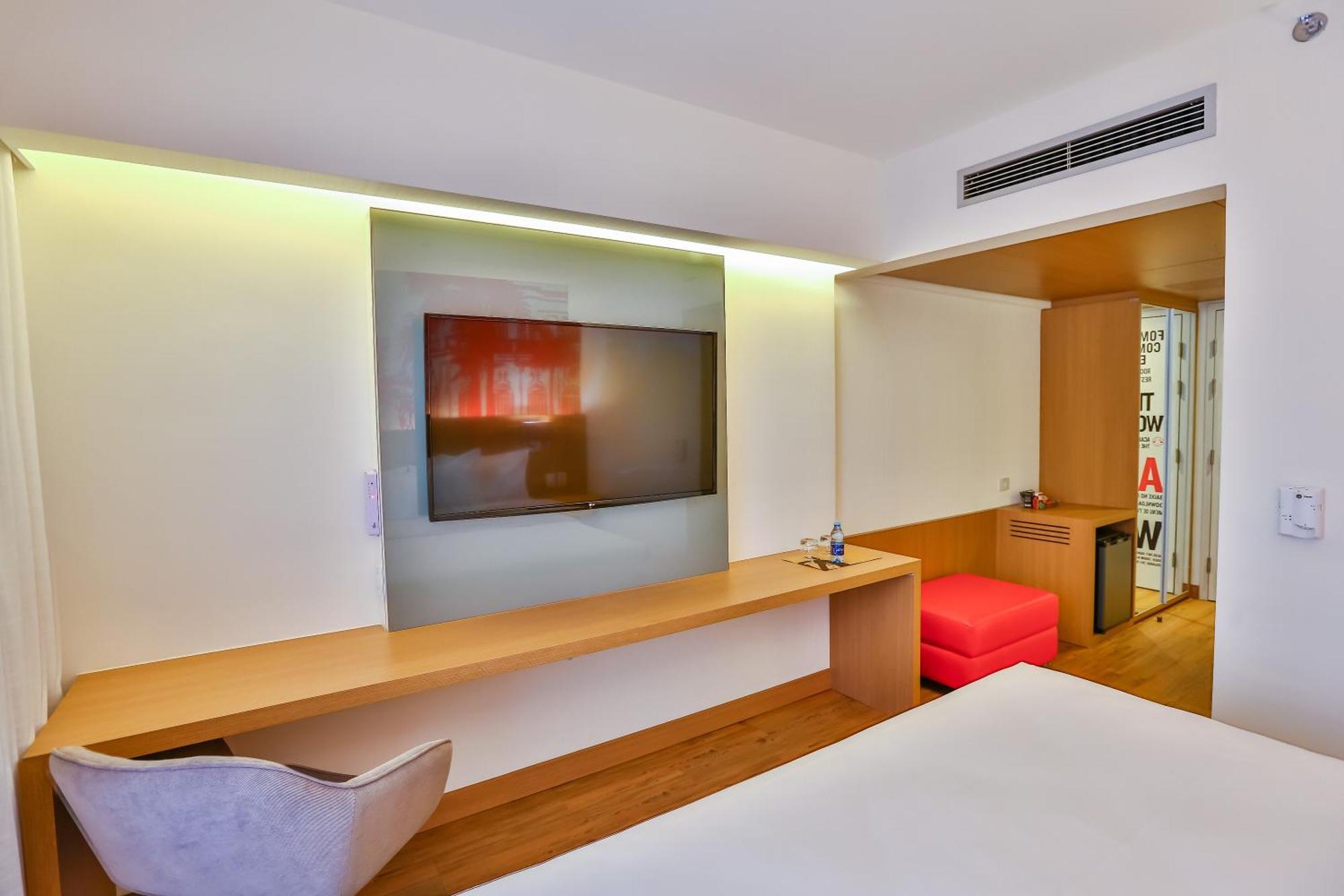 Studio King Bed