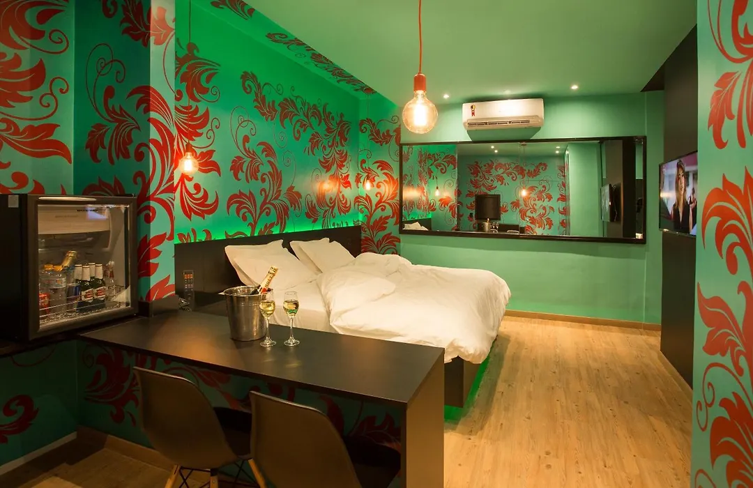 Tout Motel (Adults Only)-1